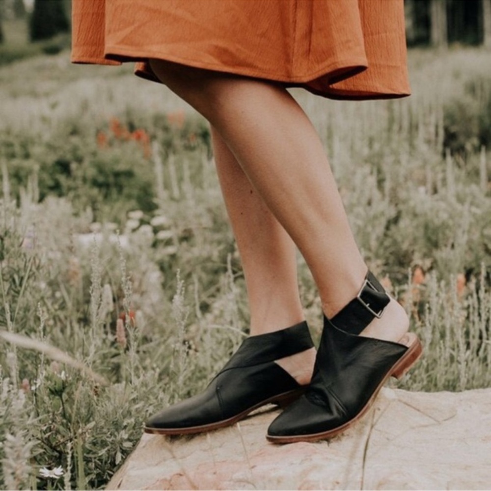 Free People | Bryce Wrap Flats in Black Leather 38